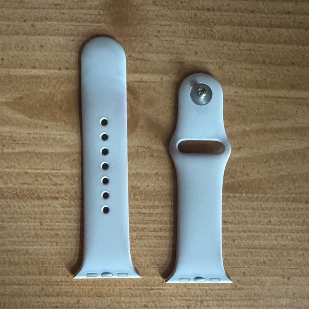Used Apple Silicone Watch Band in Starlight